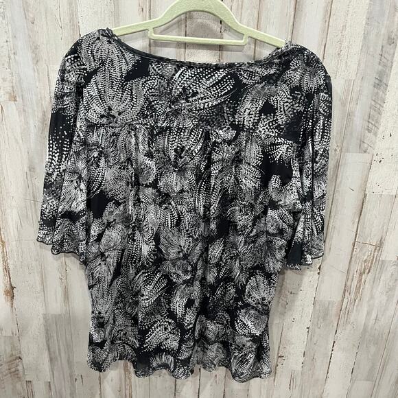 New! Christopher & Banks Black Flutter Sleeve Abstract Floral Blouse Top Medium - Picture 4 of 6